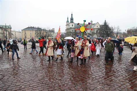 Orszak Trzech Kr Li Przeszed Ulicami Miasta Magiczny Krak W