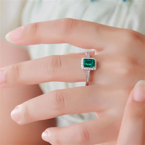 Rectangle Shape Mm Emerald Cut Lab Grown Emerald Halo Silver A