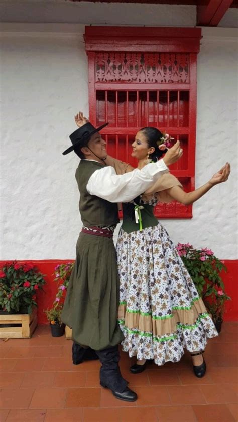 Vestuario De Folklore Argentino Traje De Paisana Traje De Gaucho