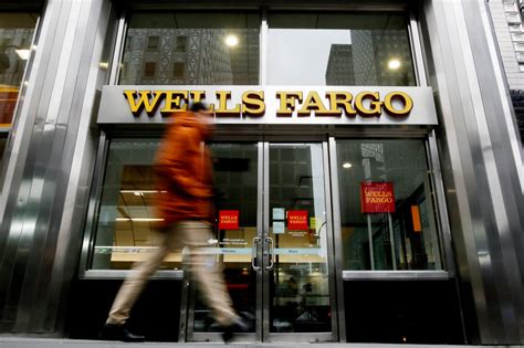 Former Wells Fargo Executive Carrie Tolstedt Settles Sec Fraud Charges