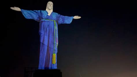 CRISTO REDENTOR VESTE TRAJE TÍPICO COREANO PELA PRIMEIRA VEZ O Gonçalense