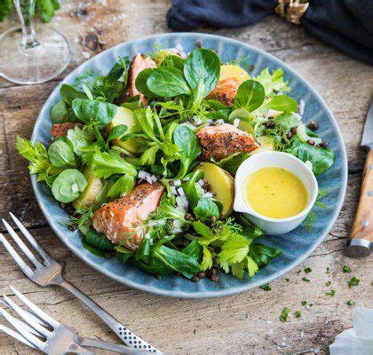 Matig sallad med potatis lax lufttorkad skinka och apelsin Landleys Kök