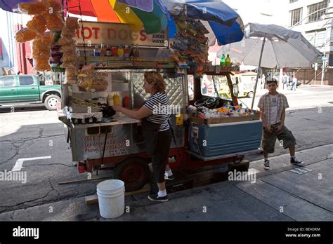 Hot Dog Stall Street Vendor Hi Res Stock Photography And Images Alamy