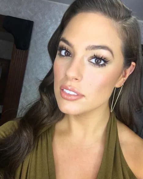 Photos Ashley Graham Décomplexée elle affiche sa cellulite sur