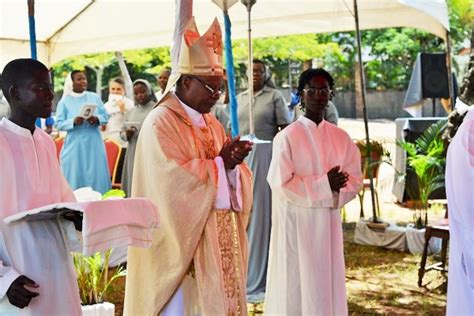 Paróquia nossa Senhora das Candeias de Marracuene rejubila pelos 75