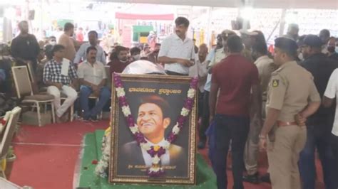 Watch Fans Pay Final Respects To Legendary Actor Puneeth Rajkumars