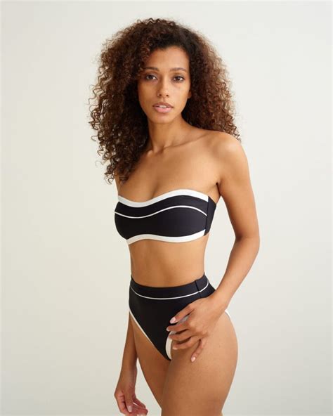 9 Hot Sexy Libby Isted Bikini Pics