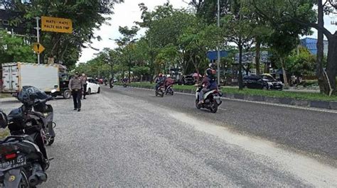 Sempat Bikin Motor Jatuh Tumpahan Solar Di Jalan Pekanbaru Diberi Pasir