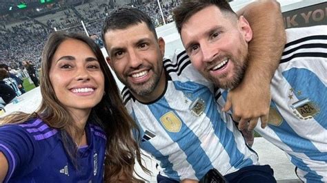 Viral El Increíble Detalle En La Foto De Messi Antonela Y El Kun