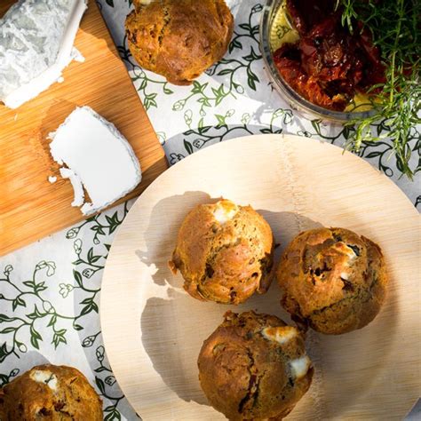 Muffins méditerrannéens aux tomates confites et fromage frais par