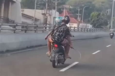 Viral Naik Motor Sambil Tenteng Celurit Pemuda Ini Ditangkap Usai