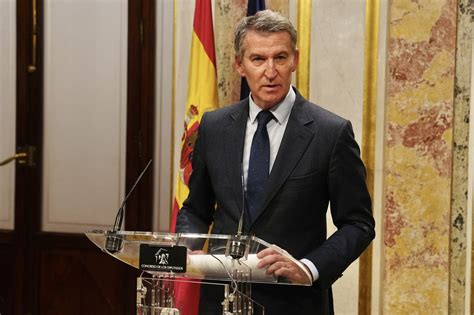 Feijóo pide la dimisión de Sánchez y se pone a disposición de sus