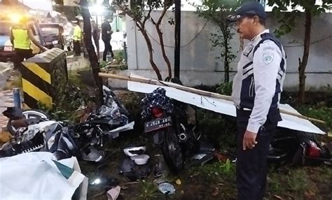 Kronologi Kecelakaan Yang Menewaskan Pemotor Di Malang Mobil Nyalip