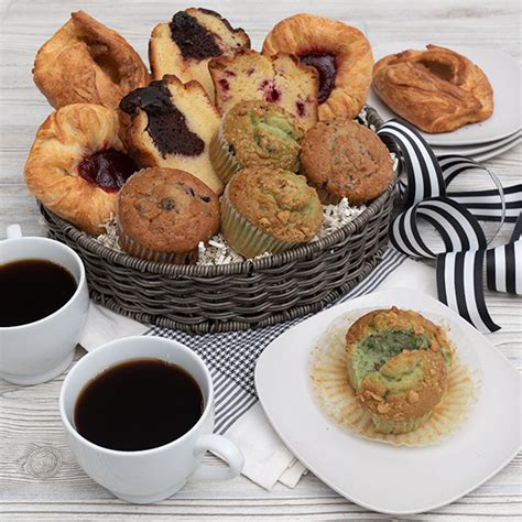 Breakfast Gift Basket Select by GourmetGiftBaskets.com