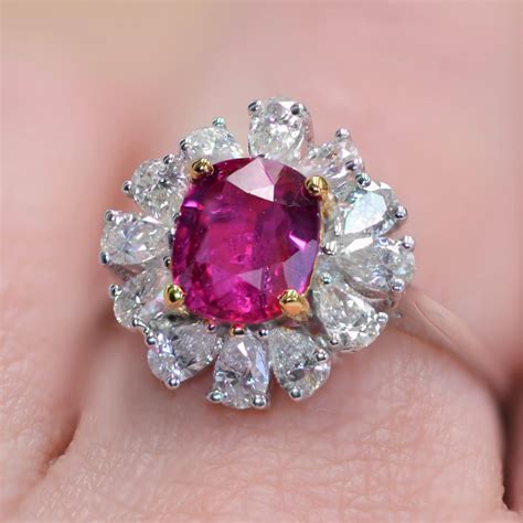 Bague saphir rose et diamants taillés en poire Bijoux modernes