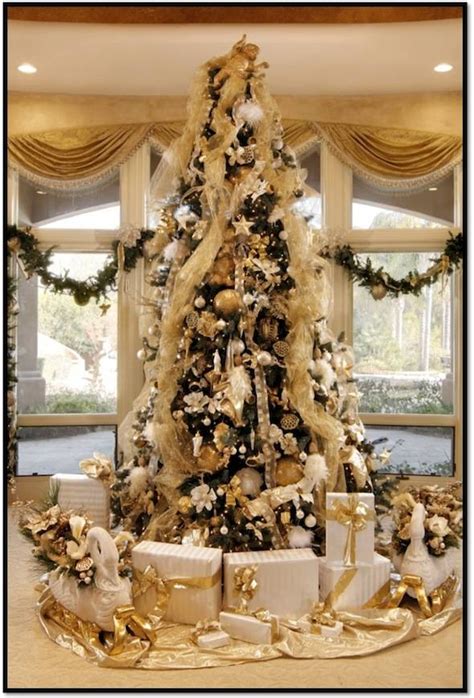 How to Decorate a Designer Christmas Tree for Your Luxury Home - Haute ...