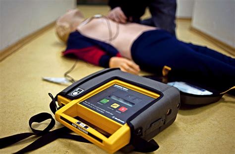 Ditzingen Muss Defibrillatoren Austauschen Ein Ger T Das Leben Retten