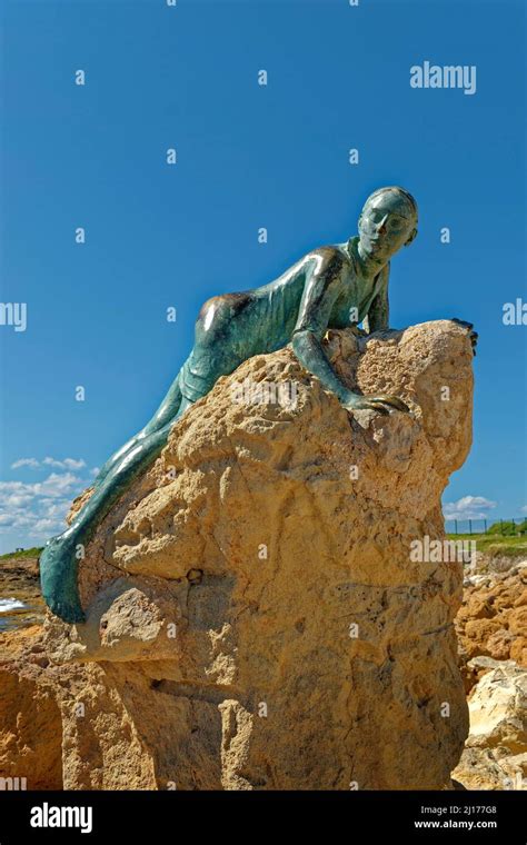 Statue de la plage de paphos Banque de photographies et dimages à