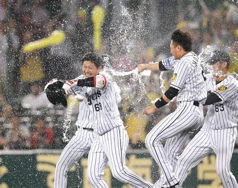 俊介「必死」犠飛で初のサヨナラ打 最終戦・福原先輩のため「勝って終わる」 タイガース デイリースポーツ Online