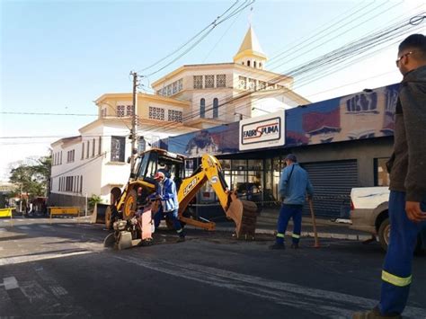 Manutenção em rede de água afeta trânsito e abastecimento na área