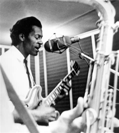 Chuck Berry Rock N Roll Pioneer Dies At 90 The New York Times