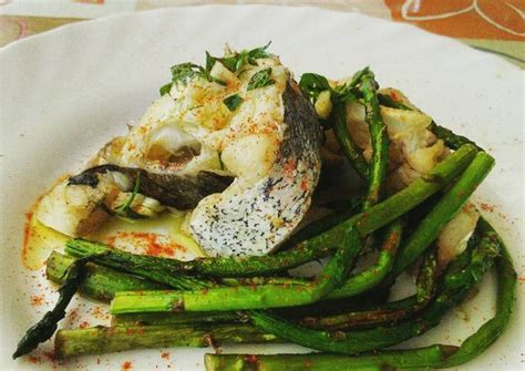 Merluza a la plancha con espárragos trigueros Receta de Luis Alberto