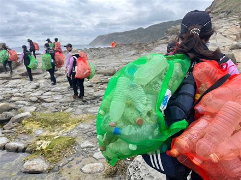 「守護大海﹒守護屏東」 環保局同仁犧牲假期深入無人之境淨灘淨海