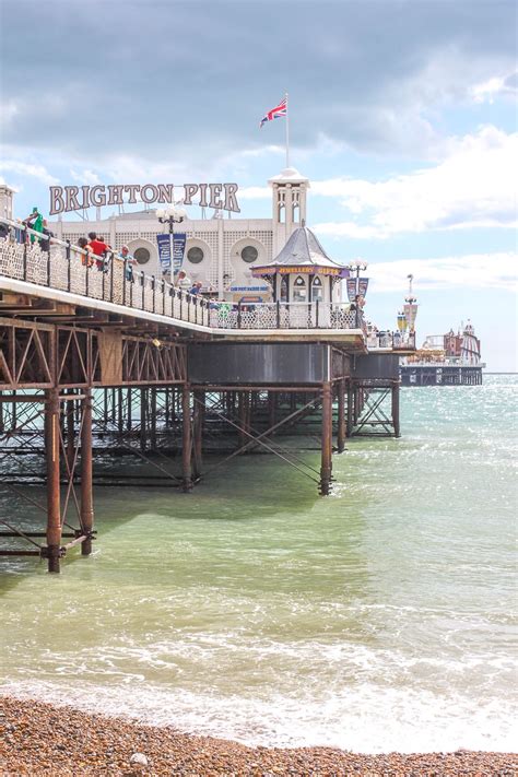 brighton  travel guide   seaside city lucy cole