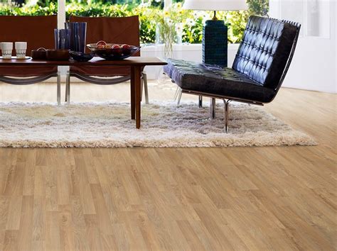 Laminate Flooring Natural Oak 3 Strip By Pergo