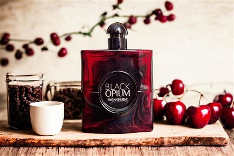 Black Opium Over Red Yves Saint Laurent аромат — новый аромат для