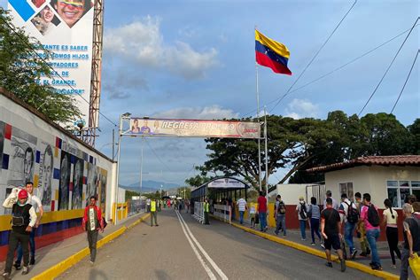 Hace A Os Se Inaugur El Puente Internacional Sim N Bol Var