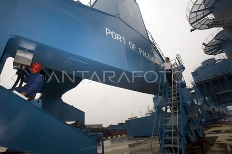 CRANE BARU PELINDO II. | ANTARA Foto