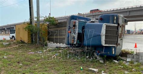 Hoy Tamaulipas Volcadura En Tamaulipas Vuelca Trailer A Un Costado