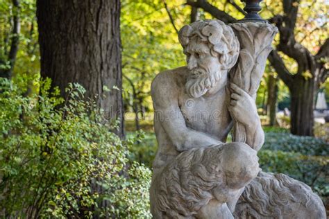 Sculptuur In Koninklijk Badenpark In Warschau Van Polen Stock