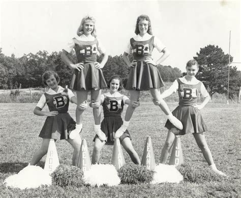 Tolle Indische Cheerleaderin Poppt Alten Sack Telegraph