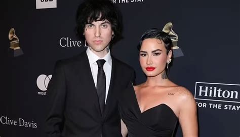 Demi Lovato Jordan Lutes Make Pda Filled Red Carpet Debut At Pre