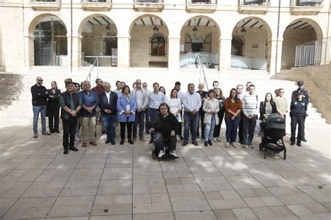 A C Mara Municipal De D Nia Junta Se Ao Minuto De Sil Ncio Pelas