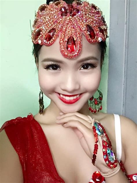 Chí Anh và vợ hot girl kém tuổi tổ chức tiệc đầy tháng cho quý tử thứ