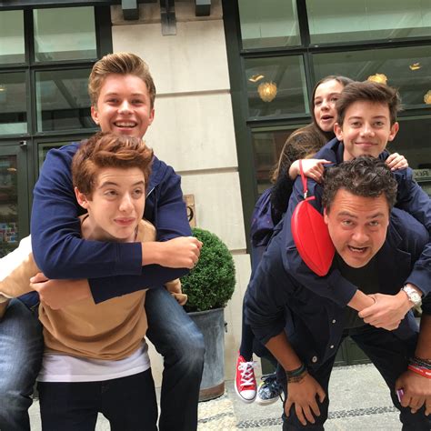 Picture of Griffin Gluck in General Pictures - TI4U1475453521.jpg