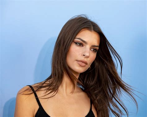 Emily Ratajkowski Michael Kors Fashion Show In New York Hot Celebs Home