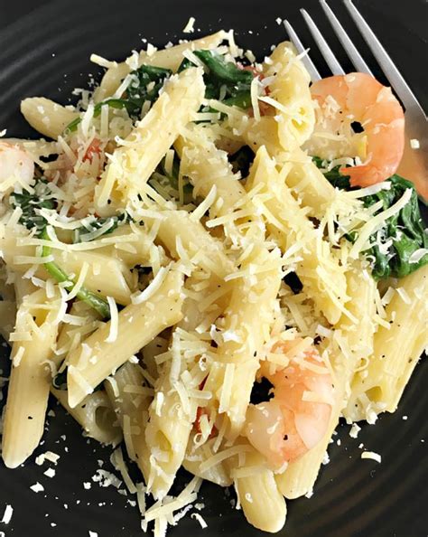 Garlic Shrimp And Spinach One Pan Pasta A Day In The Kitchen