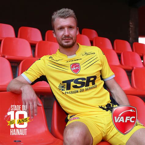 Valenciennes 2021-22 Away Kit