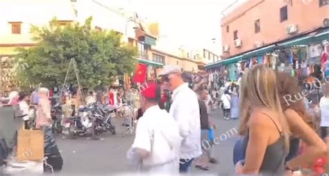 Pedro Sánchez de vacaciones en Marrakech con boina y gafas de sol