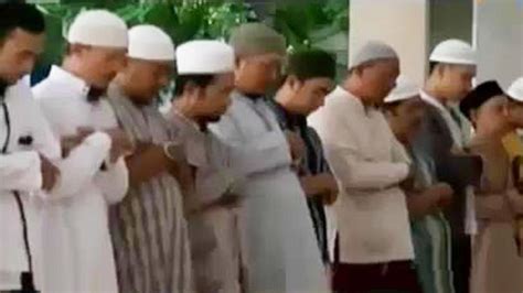 VIDEO Umat Islam Bali Gelar Salat Gerhana Saat Nyepi News Liputan6