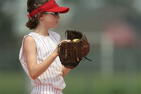 From Novice to Ace: A Beginner’s Guide on How to Pitch in Fastpitch Softball | Softball Ace