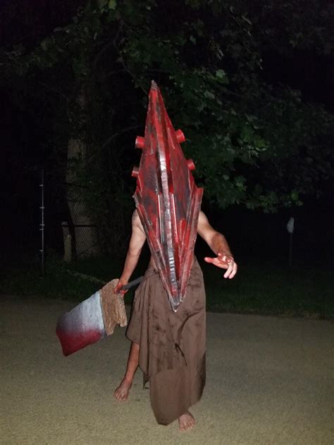 My Pyramid Head Cosplay : r/silenthill