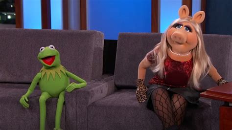 Miss Piggy shows off Tinder profile, gets into fight with Kermit on ...