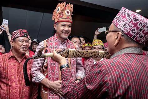 Dewan Adat Dayak Beri Dukungan Pada Ganjar Mahfud Sampaikan Aspirasi