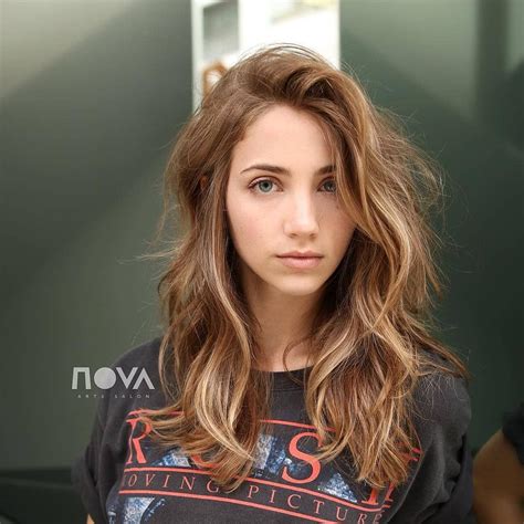 1 976 Curtidas 9 Comentários Emily Rudd Brasil Emilyruddbr No