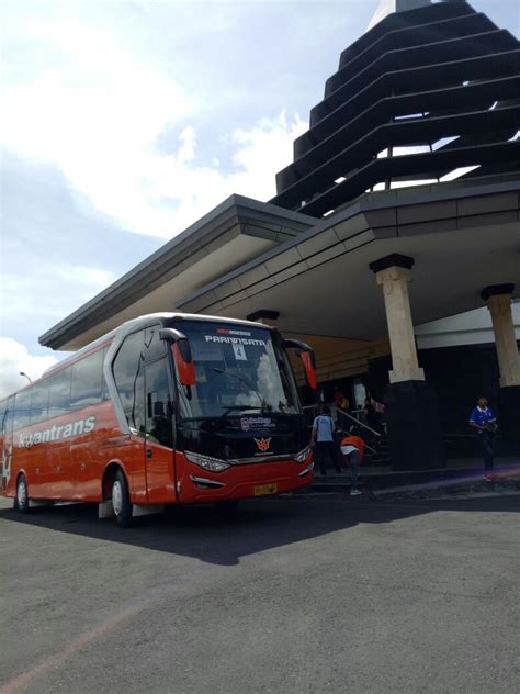 Sewa Bus Pariwisata Malang Bali | Harga Terjangkau | Kwantrans Orange